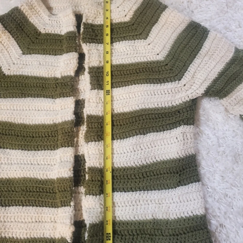 Striped Green and Cream Women's Sweater‎ Vintage Crochet